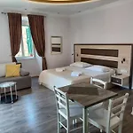 Jr Luxury Guesthouse